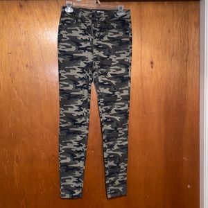 No Boundaries, Size 5 camouflage jeans
